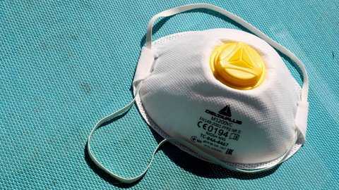 N95 mask with valve